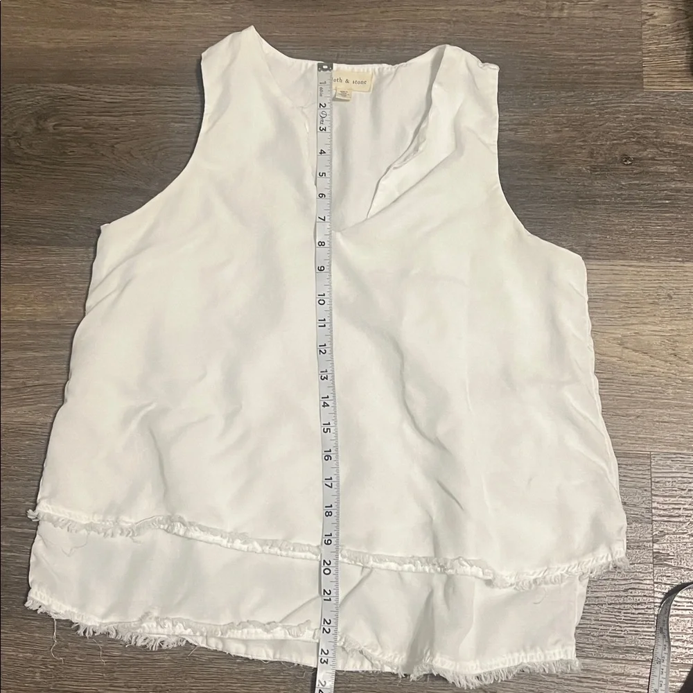 cloth & stone White Layered Sleeveless V-Neck Blouse - Picture 9 of 11